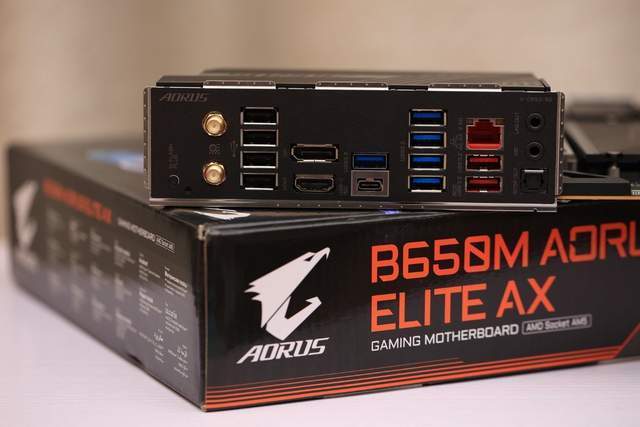 Zen 4新平台性价比中端主板,技嘉小雕B650M AORUS ELITE AX评测体验