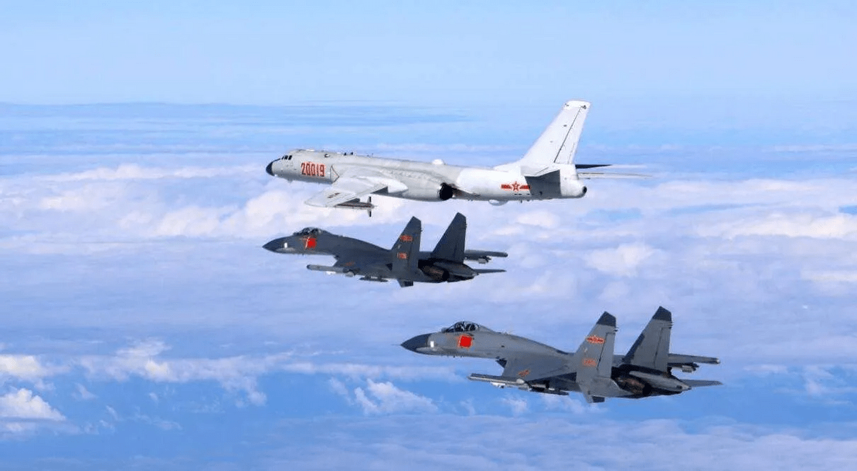 央视新闻2日晚间一则视频报道,生动详细地披露了中国人民解放军空军在