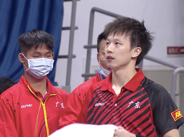 决胜局13-15:教练激励没用 摇头沮丧_薛飞_失误_广东