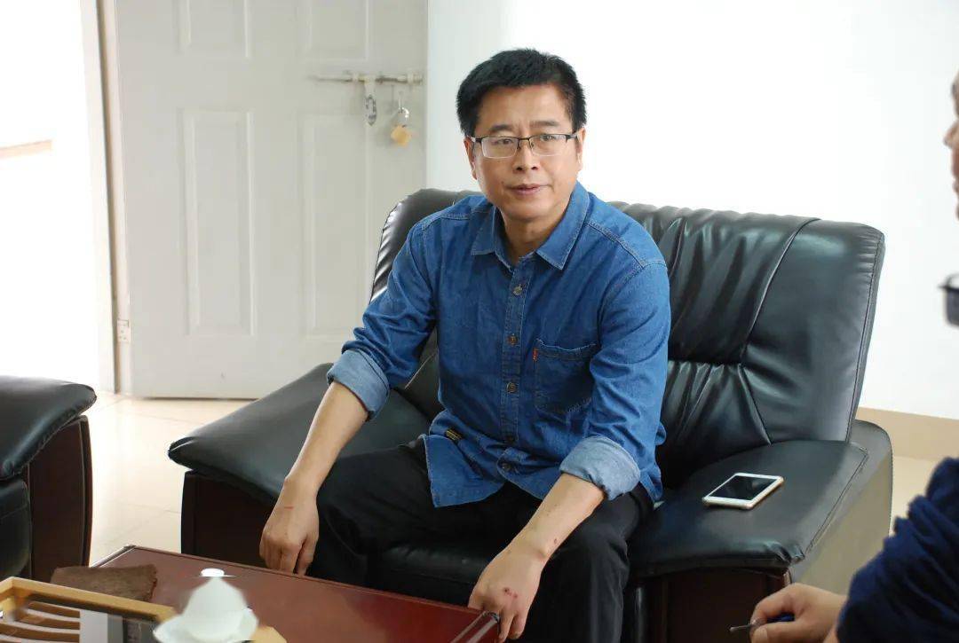 学校钟华校长,宋艳春副校长,周琦副校长,林金龙副校长,学生工作处