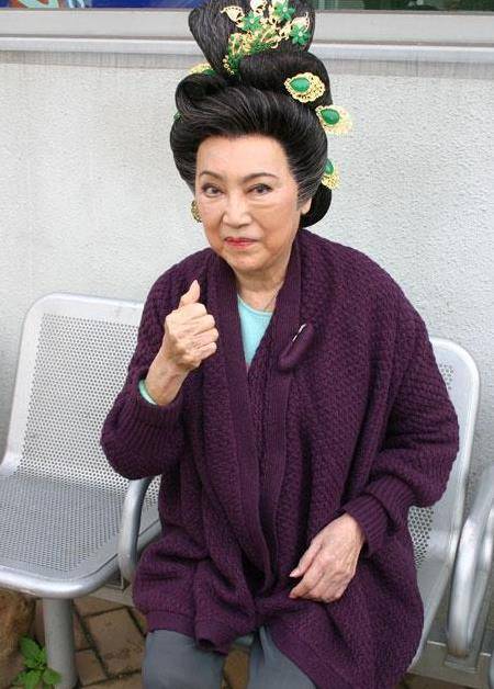 她是吕良伟干妈,18岁生女,25岁成单亲妈妈,88岁与世长辞_李香琴_角色