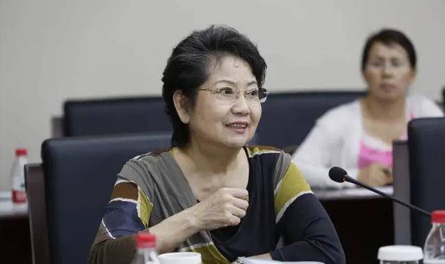 京剧名家李维康:嫁耿其昌47年坚持aa制,鸡蛋也没吃太多!