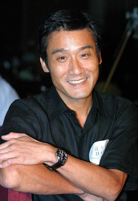 梁家辉在电影黑金当中还创造了一个奇迹,就是他一个人演活了一部电影.