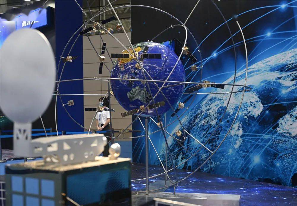 为让"慢性子"的星载铷钟研制跑出快节奏,高效率,贺玉玲和她的团队只能