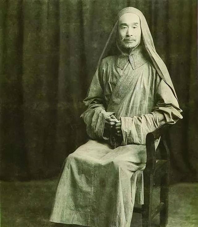 弘一法师圆寂前七天:拒绝吃药,亲自写讣告,将后事托与妙莲法师