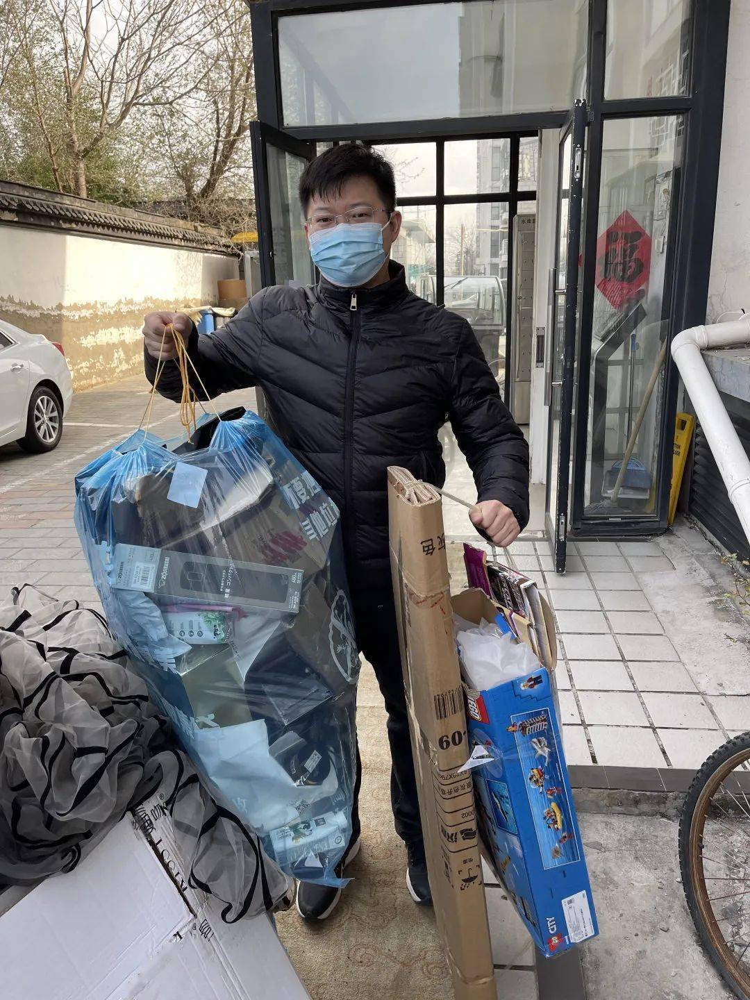 这个小伙儿,把垃圾分类做成"新时尚"_徐源鸿_回收_进行