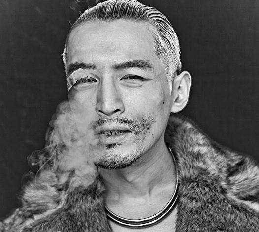 有一种"转型"叫胡歌锡纸烫,本以为会很丑,却意外帅到犯规!