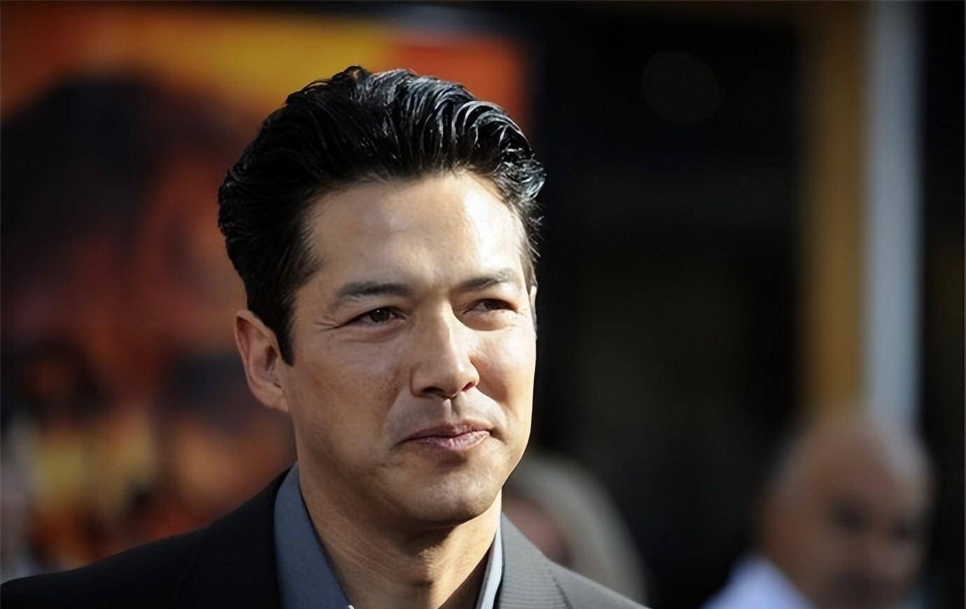 王盛德谈李连杰,我戴着墨镜看了李连杰5秒,他是个习武之人