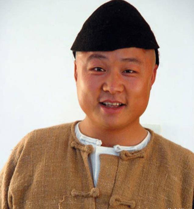 同是饰演"三德子",一个隐居山林成养鸡大户,一个成优秀演员_赵亮_吴军