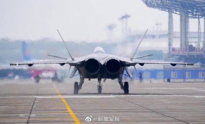 歼-20总师：歼-20目前装备“东南西北中”，未来还会有2.0版、3.0版_杨伟_发展_中国