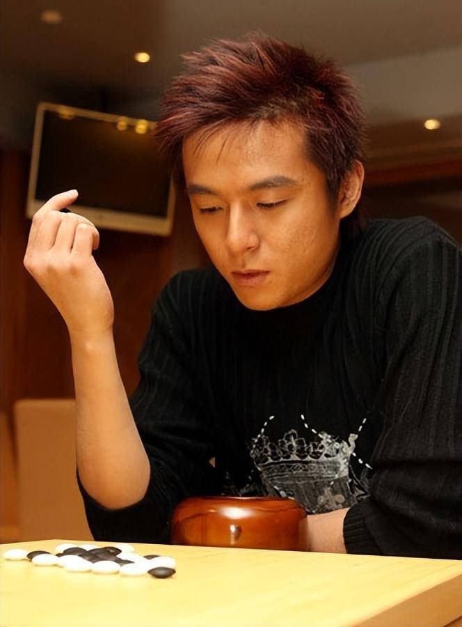 "妈宝男"朱雨辰:错过汤唯又负姜妍,被母爱禁锢43年