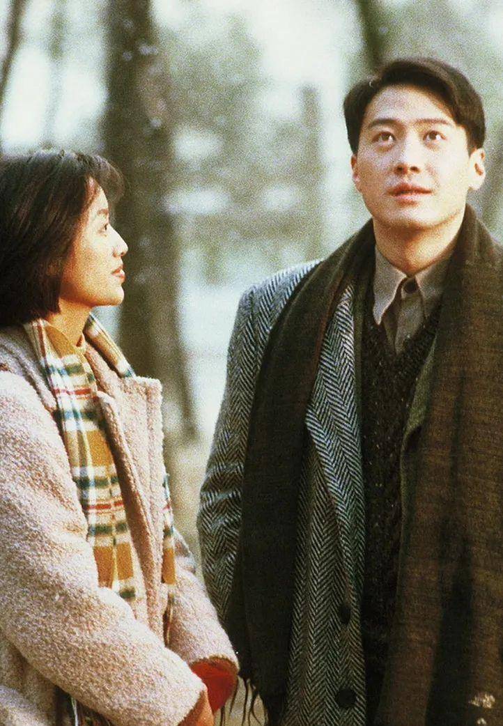 电影《半生缘》吴倩莲和黎明饰演一对有缘无分的恋人.