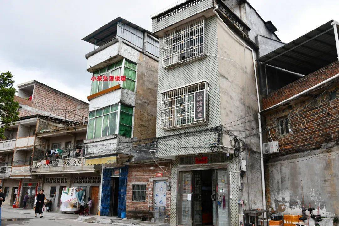 怀集县梁村镇男子徒手接下坠楼男童_李明林_孩子_小孩