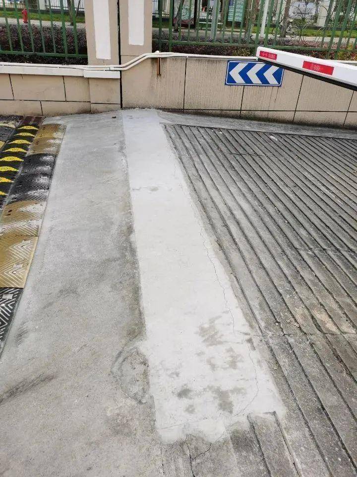 小区地库坡道"磕伤"汽车底盘,多方联手为民解忧_搜狐汽车_搜狐网