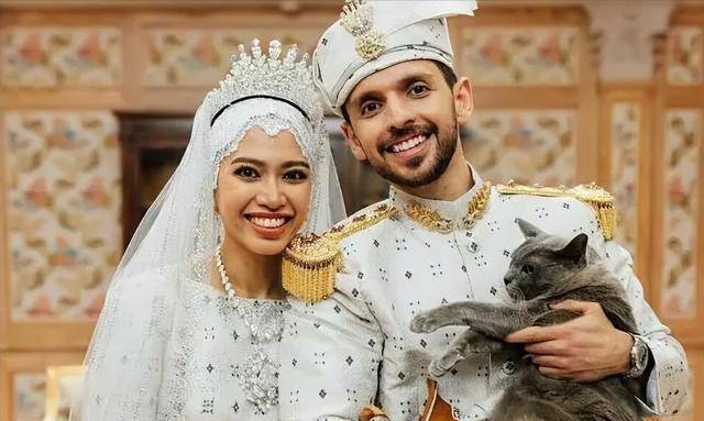 "文莱公主"哈菲查:坐拥700亿资产,隐瞒身份3年下嫁公务员_扎伊尼_东西