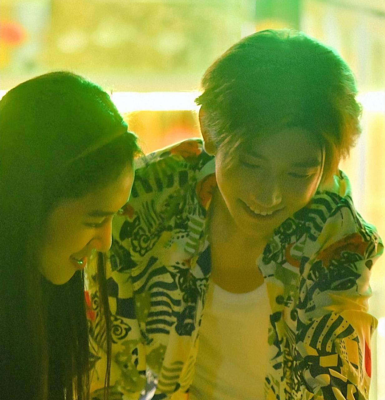 王源新歌mv二搭黄思瑞被传恋情,女方多次点赞,欧阳娜娜躺枪_王文_mv