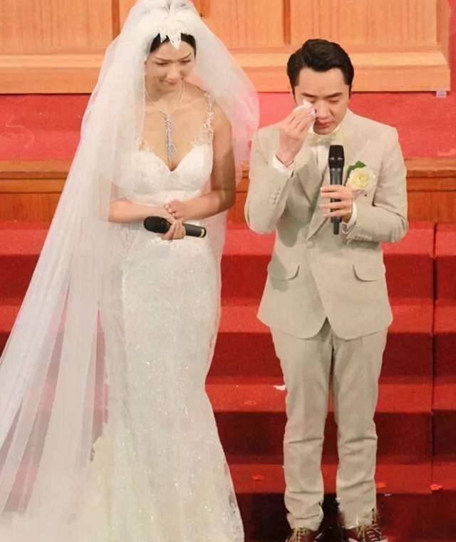 王祖蓝晒女儿照片,长得真像爸爸,连发型都像_孩子_家长_小时候