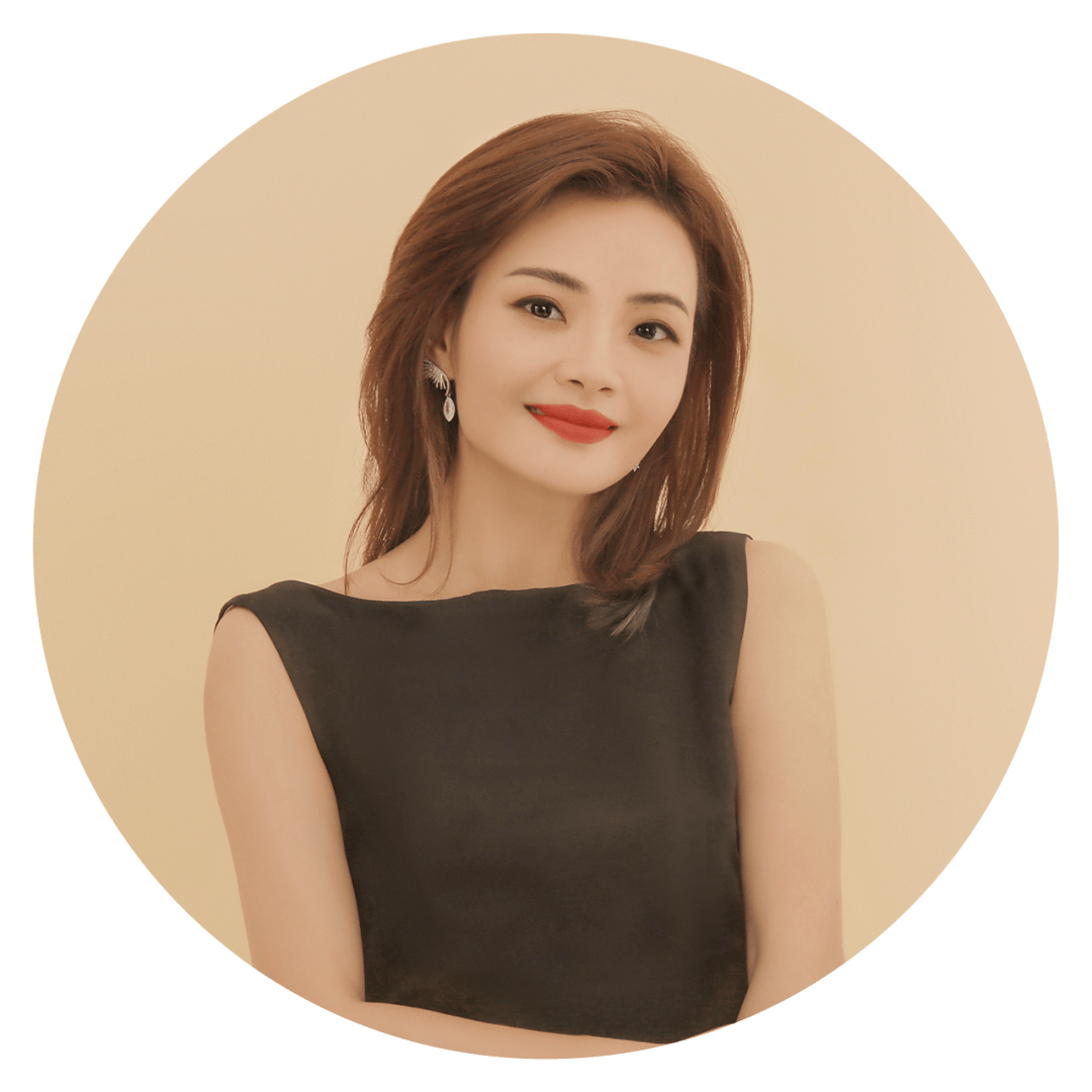 我有位朋友叫霏崆崆,因为穿搭技术高超,很多明星都喜欢叫他"崆崆老师"