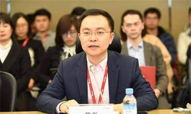 段睿听了这句话愣住了,她还没还得及说话,蔡磊又开了口.