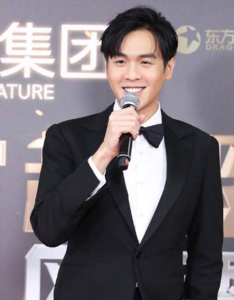 张若昀想恋8年结婚,郑恺相恋十个月,而他们相识两小时就闪婚了_时候