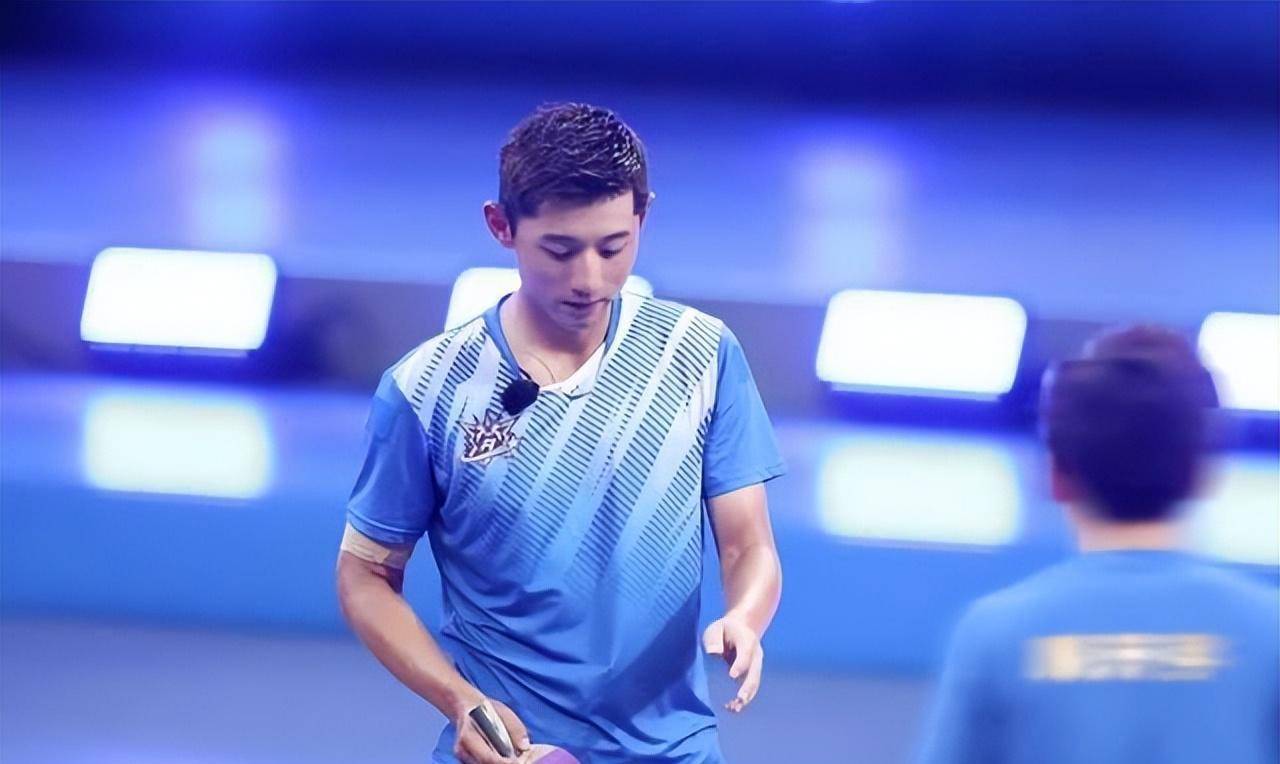 国乒新闻:王楚钦负赛遭诟病,张继科又惹争议,马龙登上杂志封面_比赛