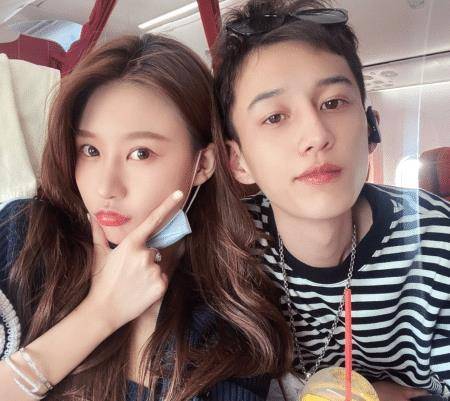 温婉晒与男友七夕合照心情好,曾经的网红一姐,如今被他宠成公主_张弛