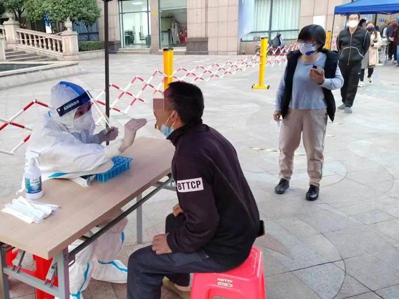 闻“令”而动 战“疫”有我！我院抽调多名医护人员支援核酸检测