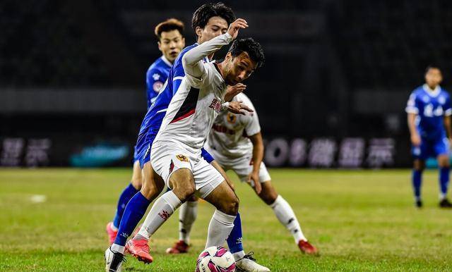 前中超前锋回应:没合同凭什么不能走,请足协做主_阿拉尔_依力哈_自由