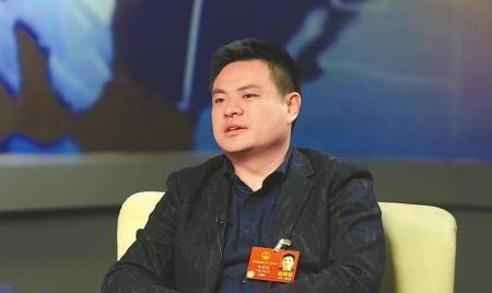 中国天才发明"隐身衣",技术备受世界重视,惹美国眼红回国受阻_刘若鹏