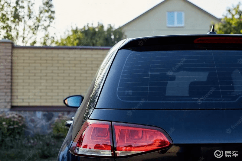 用车养车|汽车后挡风玻璃上的"横线"有啥用?