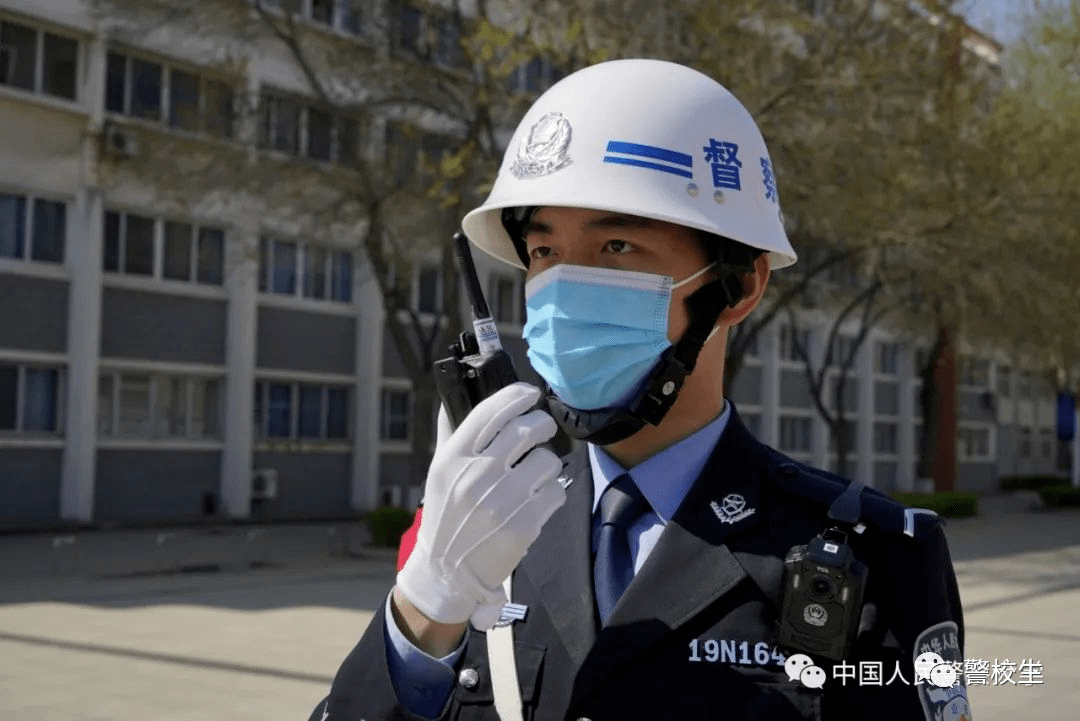 督察请销假检查(冲岗)外出(2)请假手续不规范,假卡外出(3)着警服外出