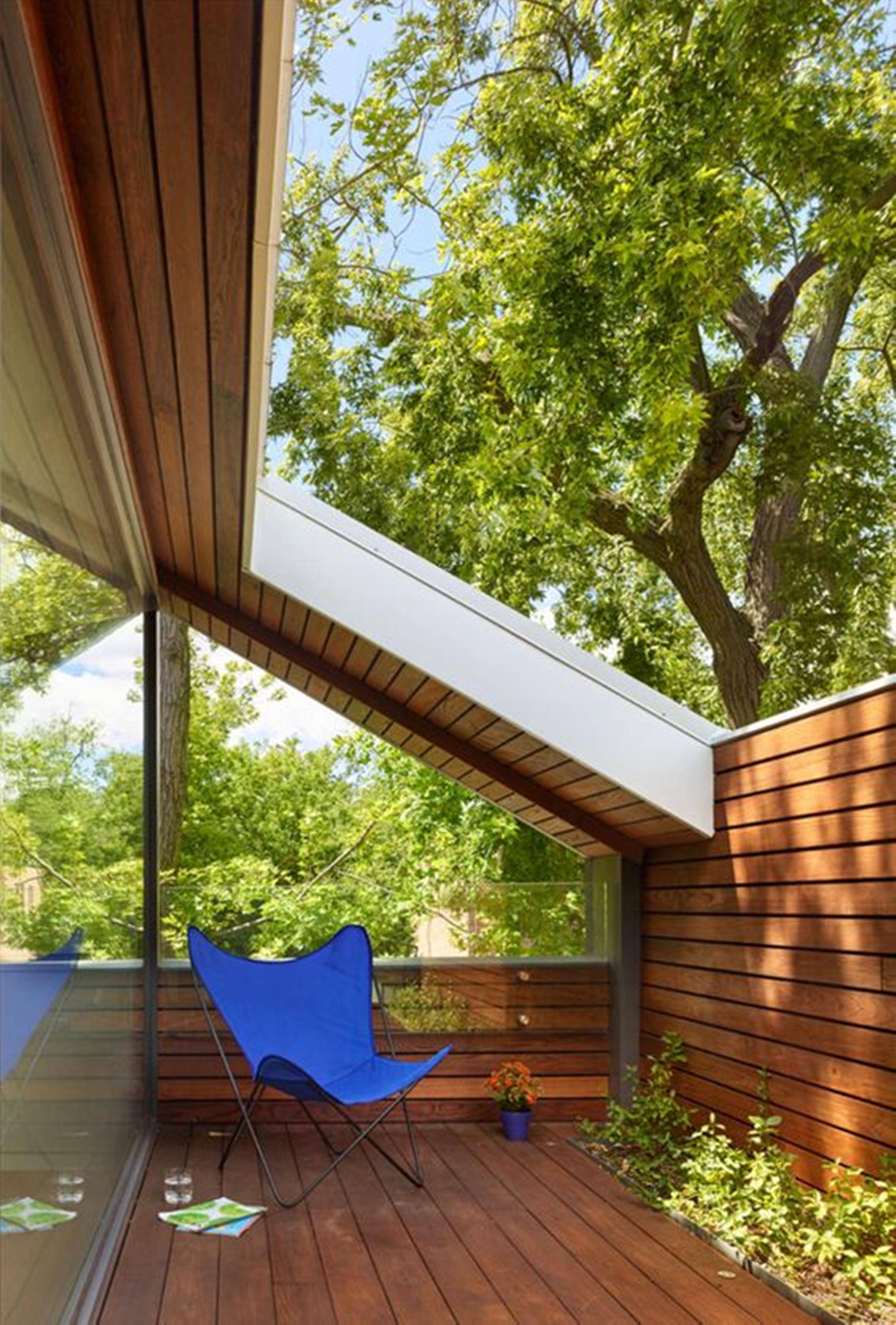 羡慕国外顶楼业主,阁楼敲掉一部分墙体,扩入室外面积多个露台用_玻璃