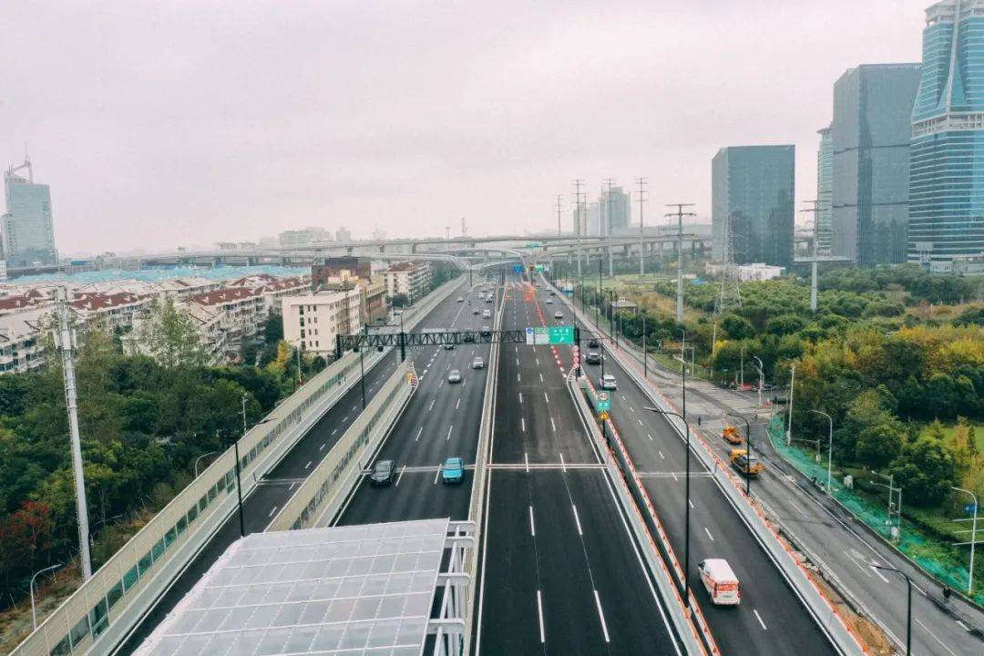 目前,杨高路改建工程中的杨高南路(高科西路-外环立交,林海公路(外环