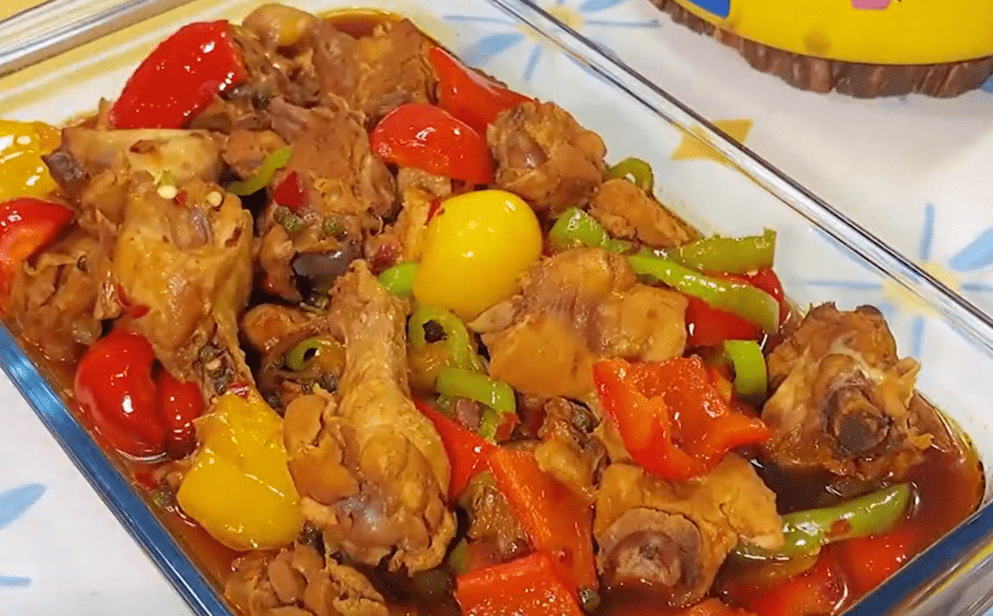 老话说“被毒蛇咬过的鸡更美味”，这是真的吗？人吃了不会中毒？_广东_眼镜蛇_毒液