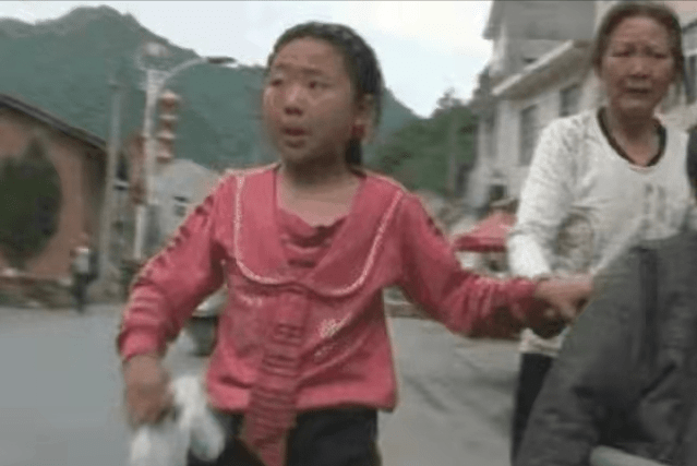 陕西贫困山区女孩王红林参加《变形记》后，染上一身“公主病”