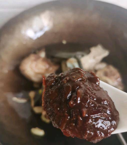 贴秋膘,尝尝这道"酱骨头",软烂脱骨,酱香入味,汤