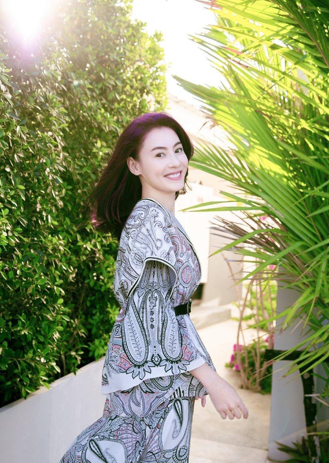 罕见露脸的小林青霞晒美照,三胎后的她依旧少女十足,这气质绝了_皮肤