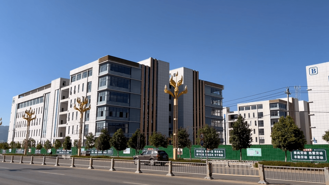 82亿;会泽县电子科技及信息产业园标准厂房建设项目竣工_企业_项目总