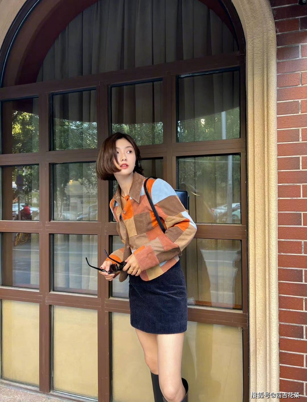 时尚博主savis穿搭look客厅系列,简约中透出一抹温暖的红_红色_西装