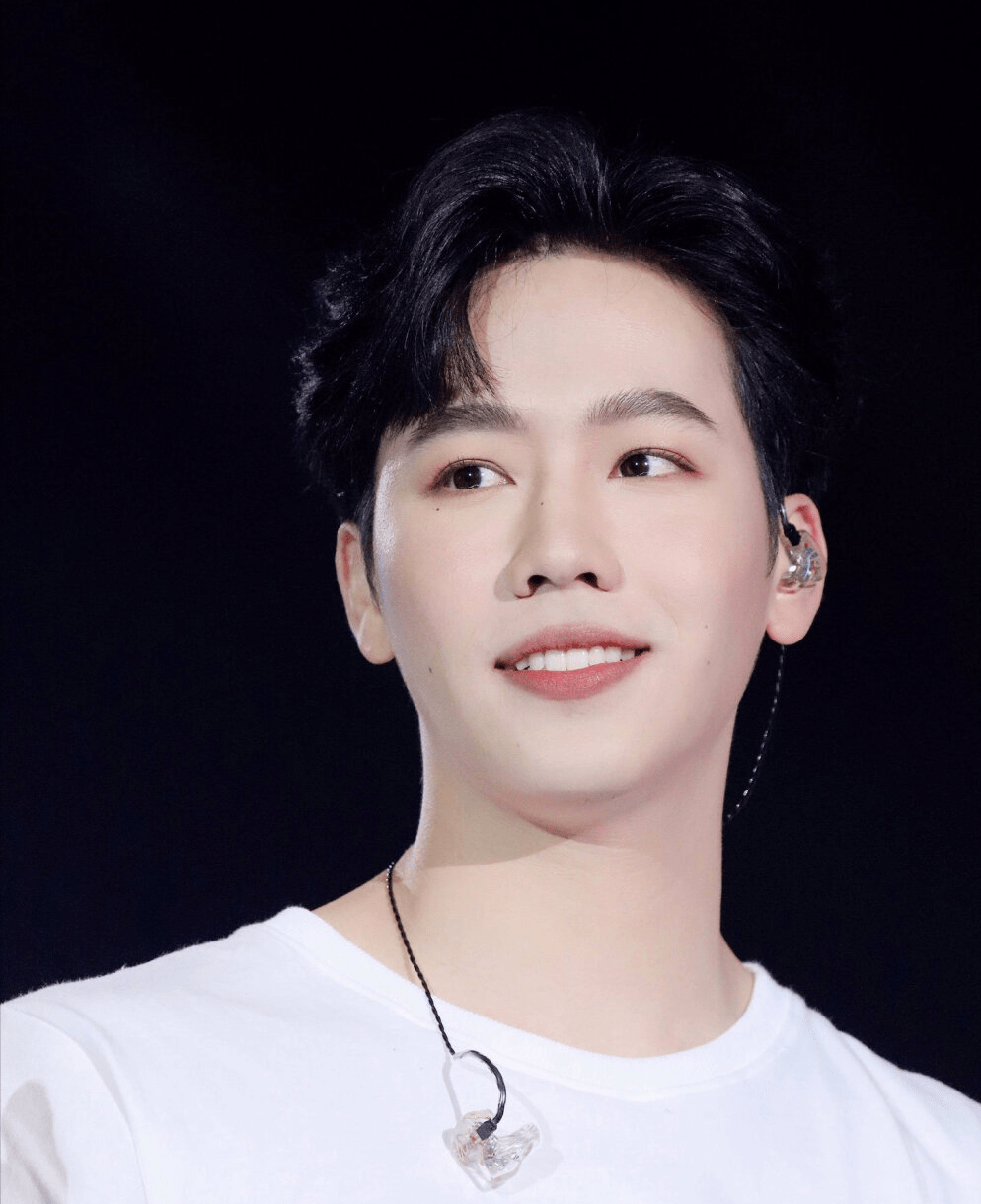 【泰迪:ohm陈炳林】看《爱来了别错过》时,看toey张贵鑫和ohm陈炳林组