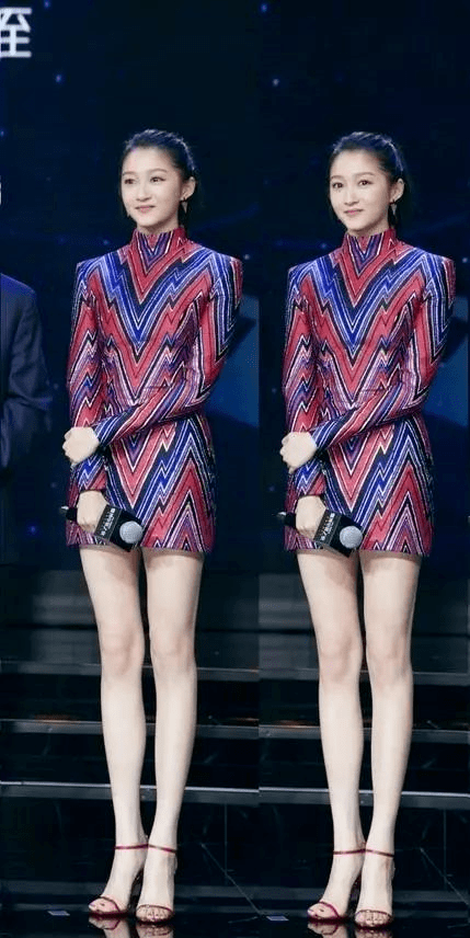 关晓彤在红毯上穿过的丑衣服真多,显老,显胖,土气,全是黑历史_造型