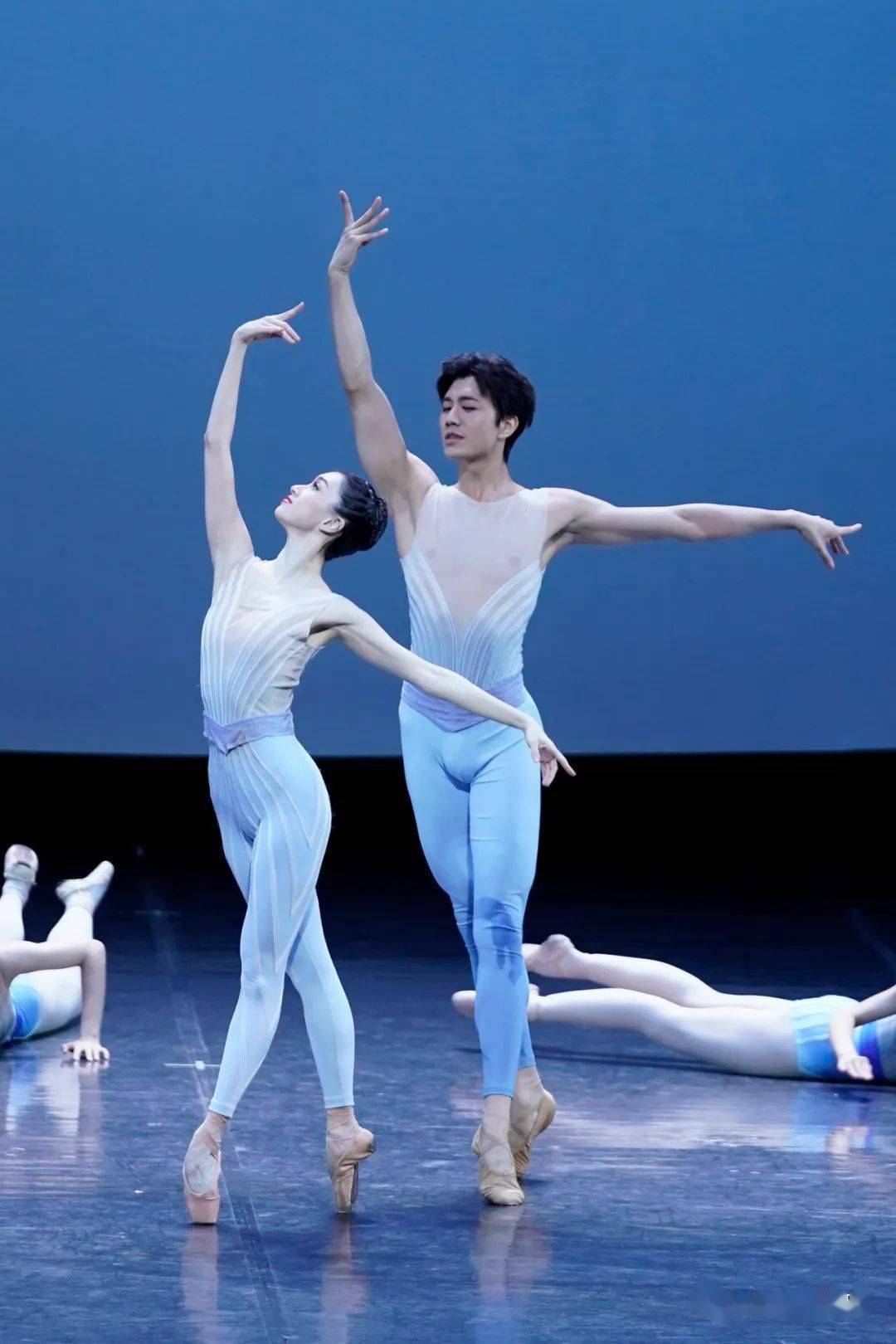 中央芭蕾舞团交响芭蕾《世纪》精彩剧照_战薪潞_方梦颖_孙海峰