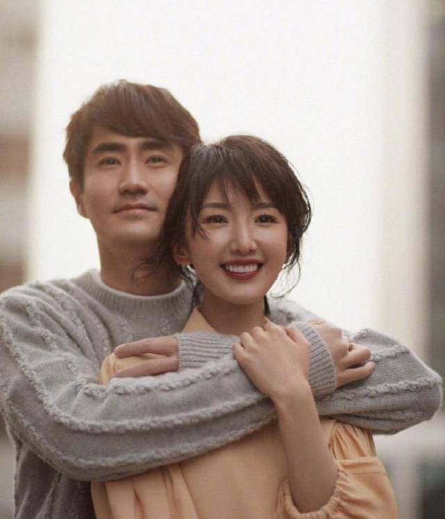 再次合体,毛晓彤杨玏参加跨年晚会,网友直呼在一起!_俩人_钟晓芹_感情