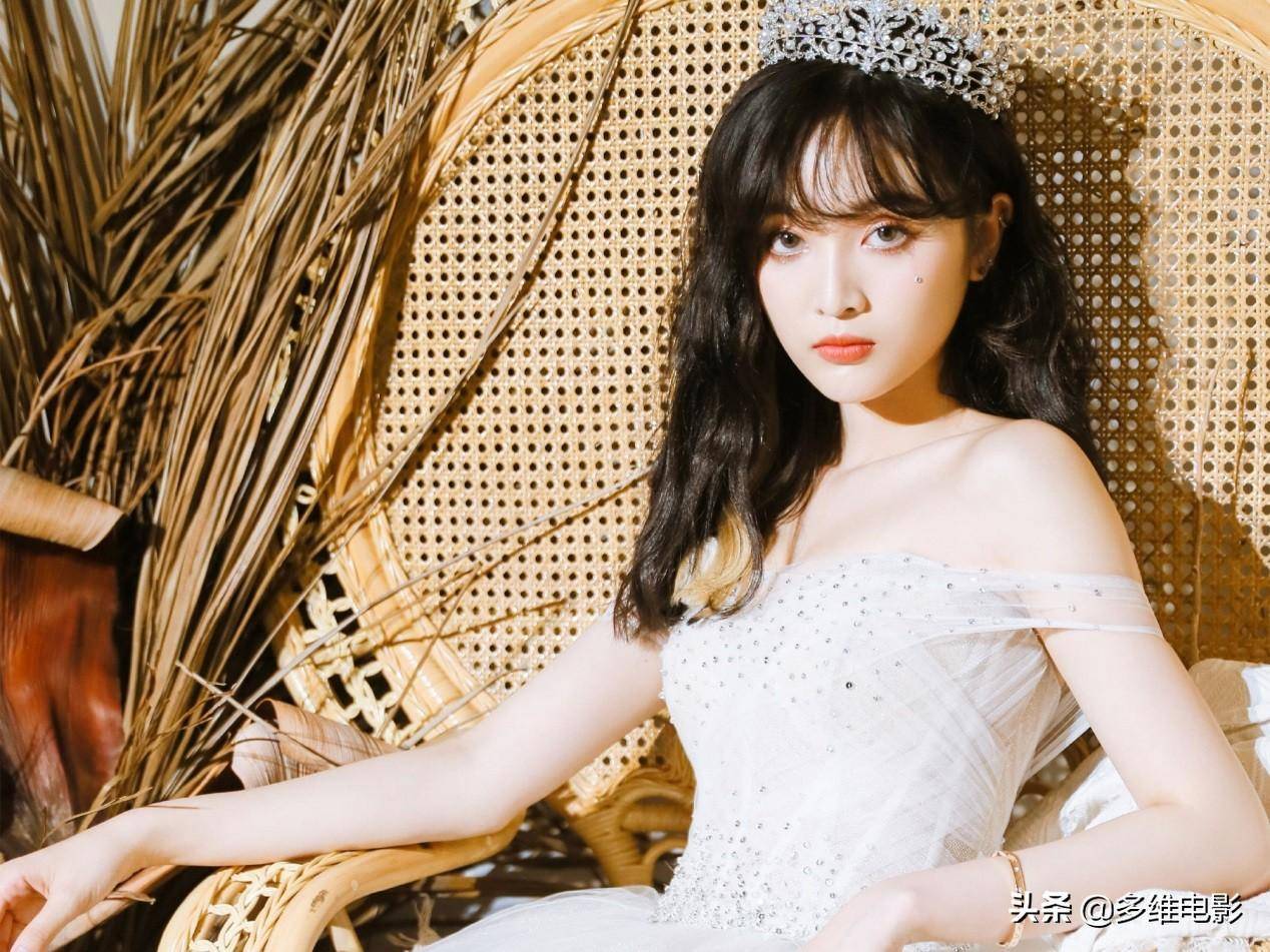 火箭少女们的年龄也都不大,她们横冲直撞的年代也将在综艺中一一呈现