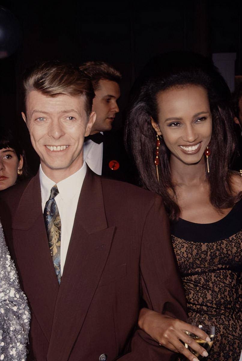 妖艳的摇滚巨星:对男子模特一见钟情,婚后24年宠她如公主_大卫·_伊曼