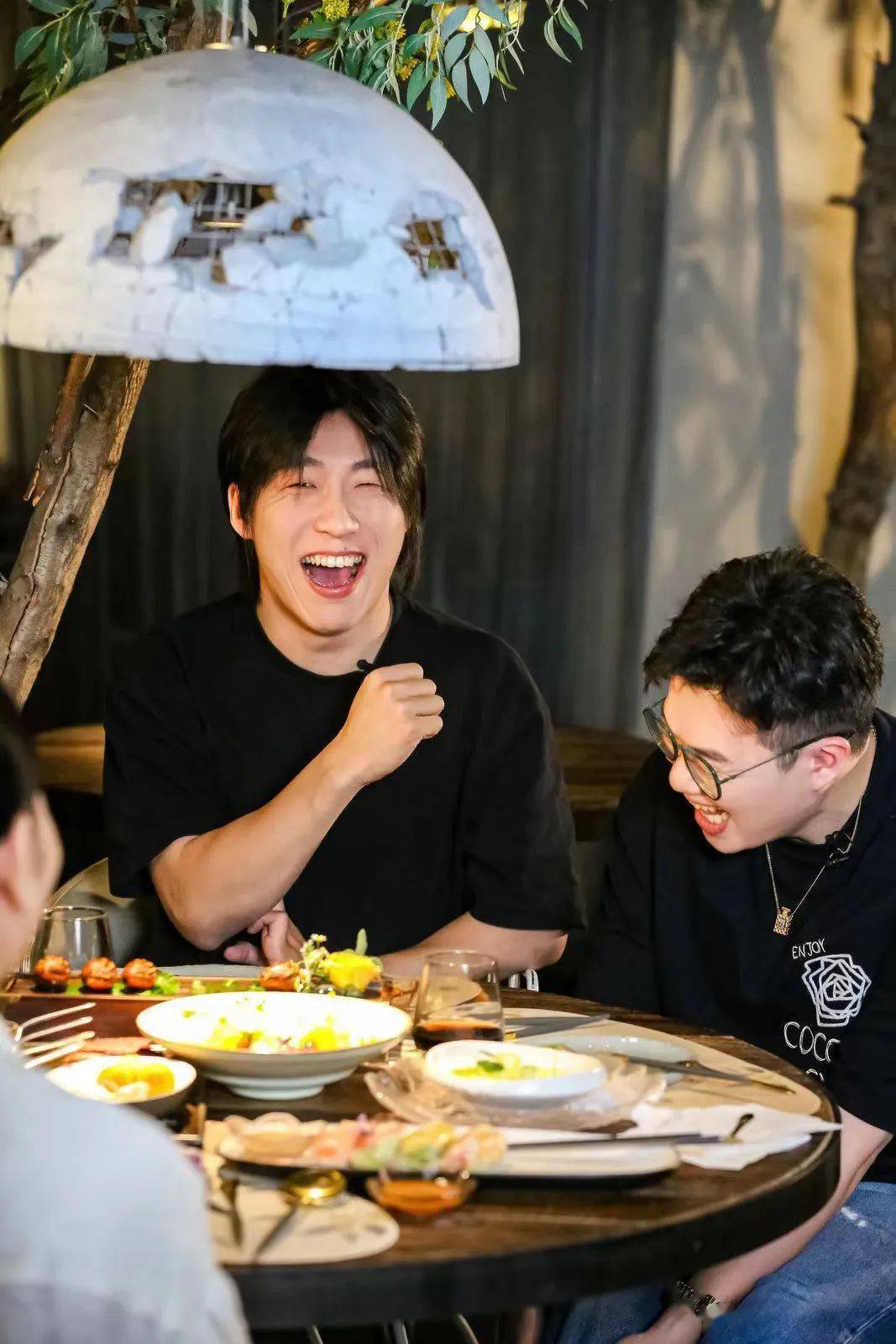 酷酷的天放:喜剧人背后的“非喜剧人生”_滕根_表演_父母