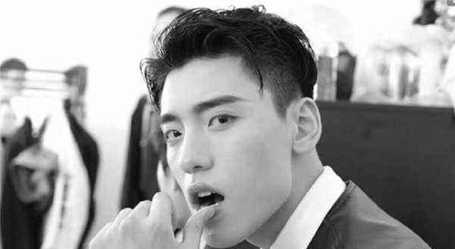 当时看到他的惊艳出场,还以为会是张伟恋爱路上除了赵海棠之外的另一