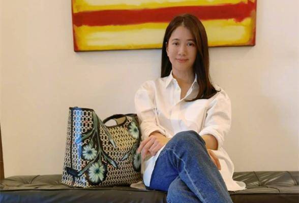 袁咏仪,被张智霖独宠多年,网友:感受到她的幸福感_罗兆辉_何鸿燊_香港