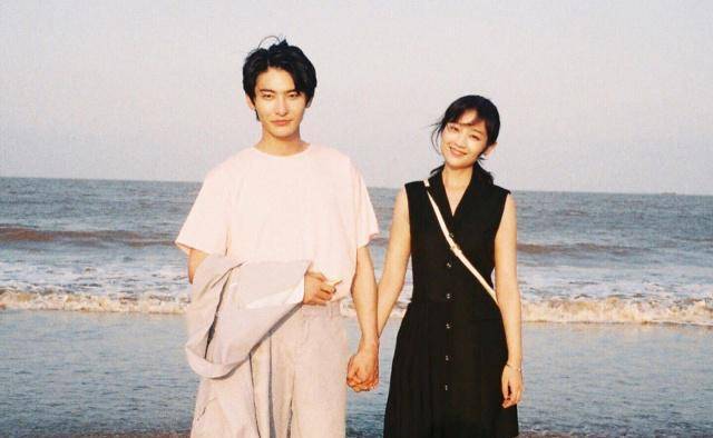 《当她恋爱时》首播,王瑞昌何花甜蜜开撩,这一世终于甜到冒泡