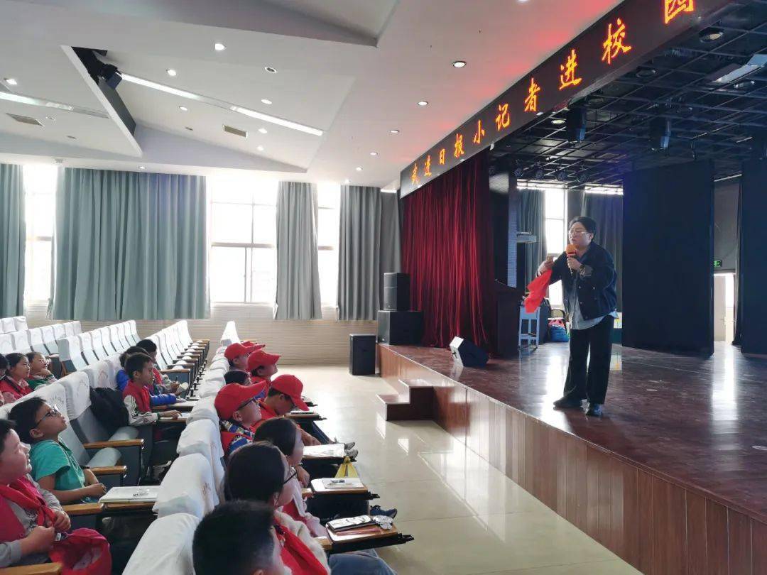 【活动掠影】马杭中心小学"武报小记者"快板书表演训练讲座_艺术_田清